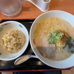 とんこつラーメン＋麺の大盛り＋半チャーハンセット