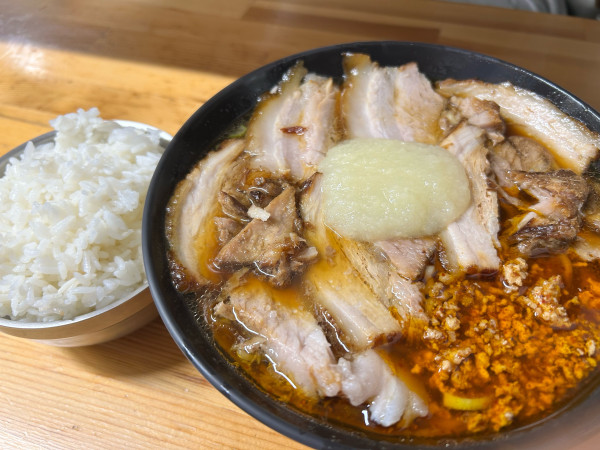 「激辛チャーシュー麺・並+ニンニク+小ライス」@北大塚ラーメンの写真