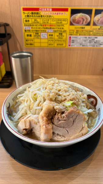 「小ラーメン　ニンニク野菜アブラマシマシ」@豚山 栄店の写真