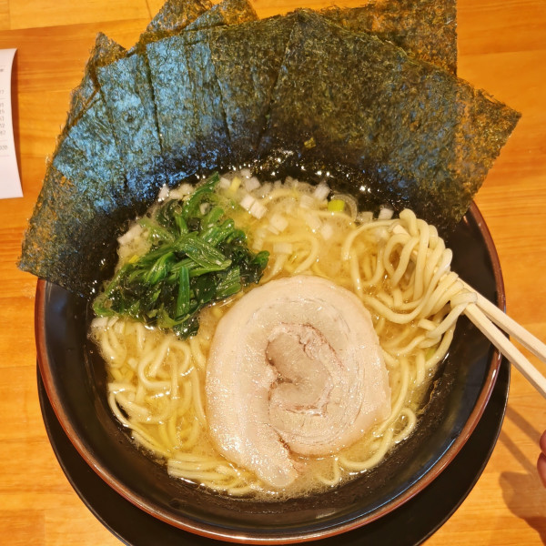 「醤油ラーメン（880円）海苔（150円）」@横浜家系ラーメン 飛龍家の写真