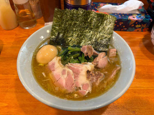 「全部のせしょうゆ1100円 ライス100円✖️2」@横浜家系らーめん 志の写真