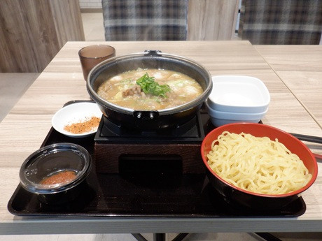 「とんこつ新牛肉玉ラーメン鍋膳」@吉野屋 厚木関内店の写真