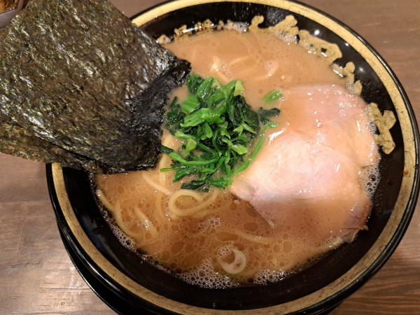 「豚骨醤油」@鯉から竜 久米店の写真