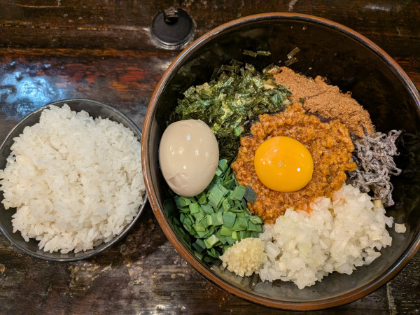 「台湾まぜそば980円+味玉(クーポン無料)+ライス無料」@麺屋 あびすけ 日吉店の写真