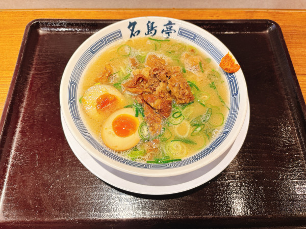「たっぷり葱の国産牛筋ラーメン　1,400円」@名島亭 博多デイトス店の写真