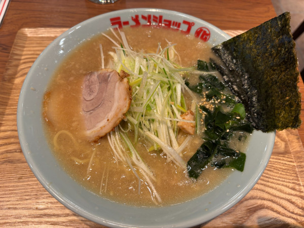 「醤油ネギラーメン」@ラーメンショップ◯化 糀谷店の写真