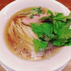 朝ラーメン（醤油）＋三つ葉トッピング（１８０円）＝６８０円