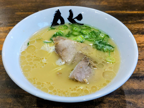 「おいしいラーメン 320円」@博多ラーメン 膳 箱崎店の写真
