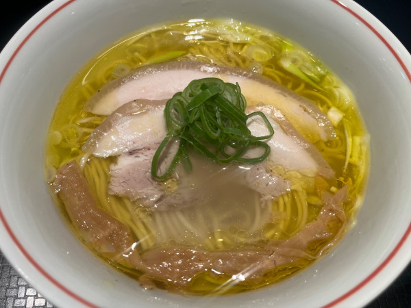「水と地鶏 しお」@豚一頭 清湯麺の写真