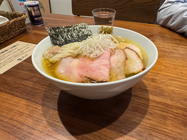 「塩特製ラーメン」@自家製手もみ麺 鈴ノ木の写真