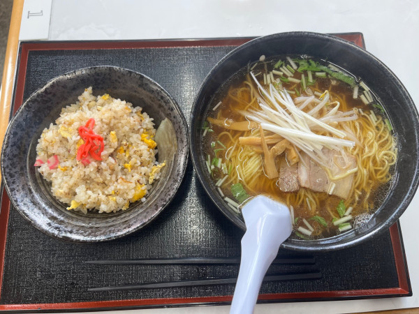 「半チャーハンセット（細麺）＋麺大盛り」@宝来軒の写真