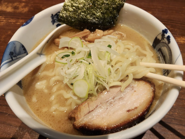 「らぁ麺(無料中盛)(1,160)」@麺屋武蔵 神山の写真