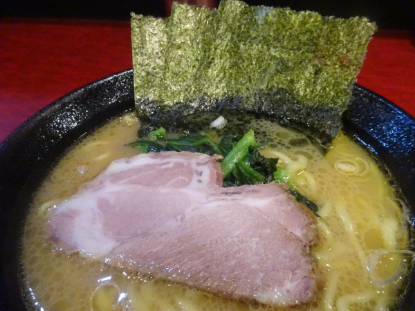 「ラーメン　950円」@横浜ラーメン弐七家 二俣川店の写真