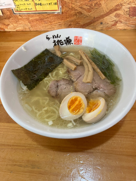 「塩ラーメン(中太麺)」@らーめん 桃源の写真