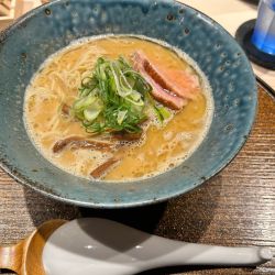 鴨白湯らぁめん