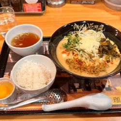 汁なし担々麺魯珈プレート（大盛り）