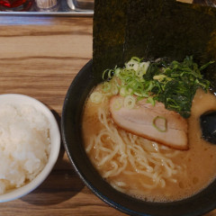 横浜家系ラーメン まる金 石川家の画像