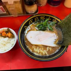ラーメン(並)900円＋食べ放題ライス150円