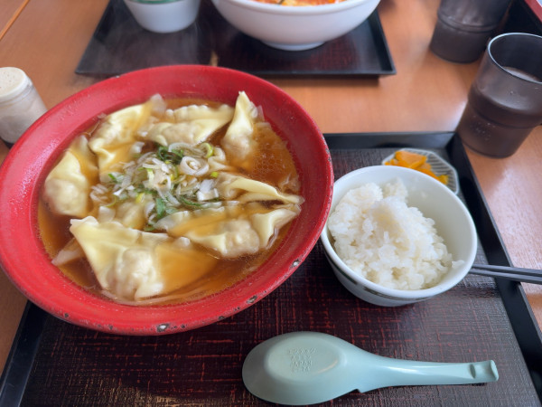 「ワンタンメン+半ライス」@颯龍 北上店の写真