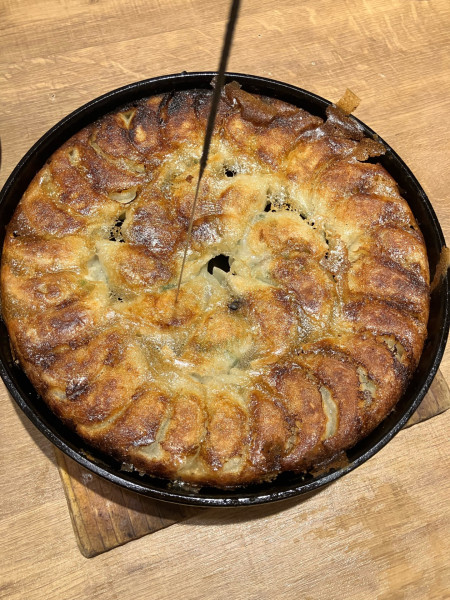 「鉄鍋餃子（誕生日無料）」@屋台屋 博多劇場 千葉ニュータウン店の写真