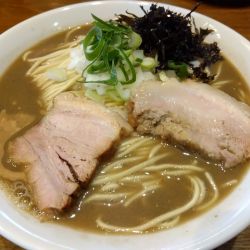 濃厚煮干しそば大盛り(900円）