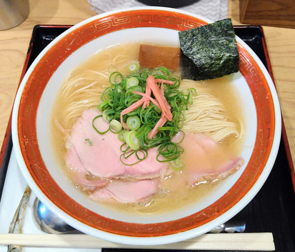 「とんこつらーめん＋替玉」@瀬戸内食堂 ねいろ屋の写真