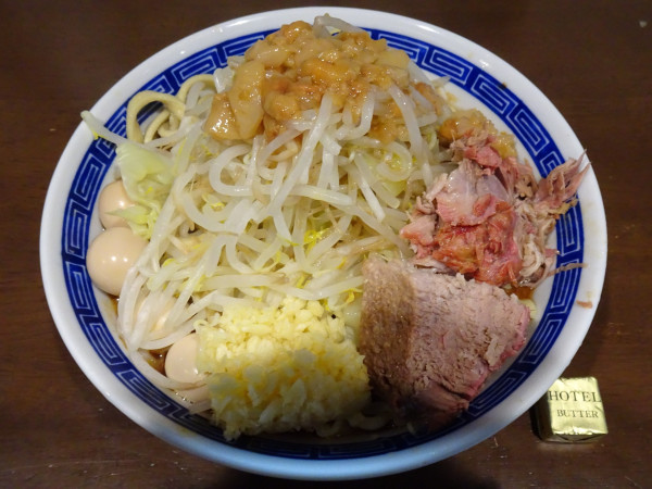 「マー油みそラーメン（1,200円）＋うずら玉子＋バター」@ラーメン ゼンゼンの写真