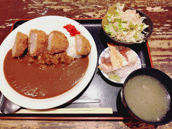 「（ランチ）ヒレかつカレー　１０００円」@まるかみ水産 新宿店の写真