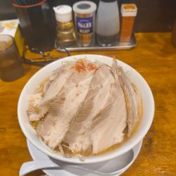 豚骨煮干しラーメン+チャーシュー　1330円