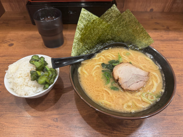 「豚骨ラーメン」@横浜家系ラーメン希家 矢口渡の写真