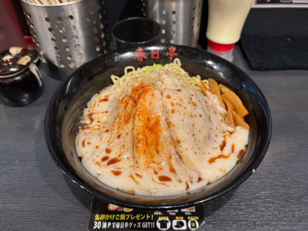 「鳥豚油そば　大盛り」@油そば専門店 春日亭 西新宿店の写真