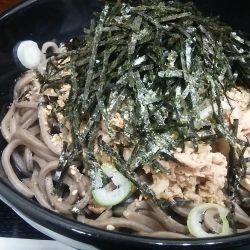 牛肉そば 並 熱盛り 900円