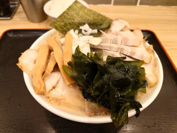 「朝ラーチャーシュー麺大盛り  ライス」@つけ麺大輝の写真