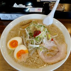 醤油らーめん 中盛（ギトギト）1050円