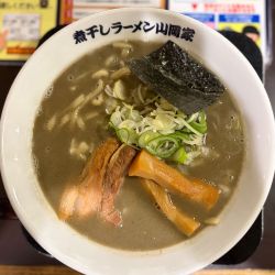 極濃煮干し豚骨ラーメン（880円）