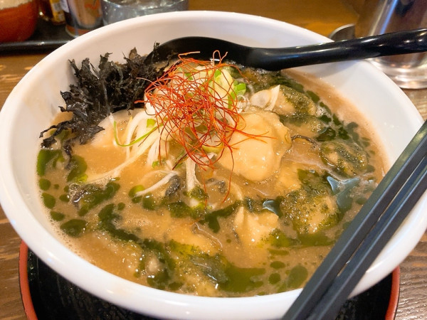 「限定 宮城県産牡蠣のbasil味噌手もみ麺」@節系とんこつらぁ麺 おもとの写真