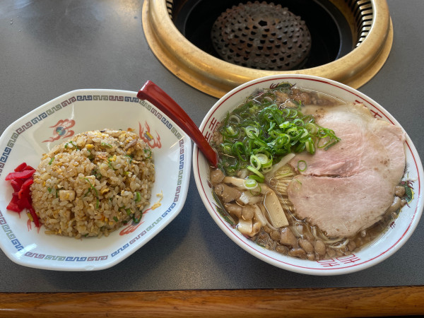 「尾道ラーメン(半チャン追加)」@牛ちゃん 尾道店の写真