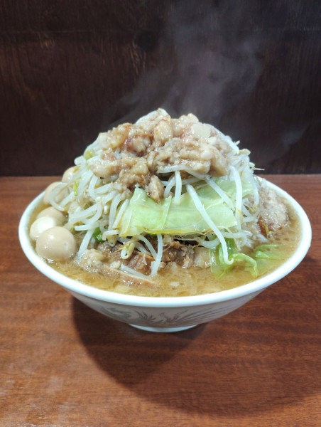 「ラーメン豚増し（麺半分、ヤサイ、アブラ、カラメ）1,580円」@D麺の写真