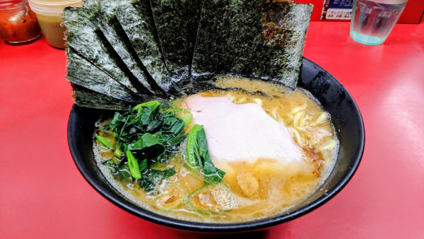「ラーメン(味濃いめ･麺硬め)+海苔」@ラーメン杉田家の写真