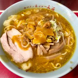 メンマニンニクカレーワンタンメンオオモリ