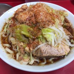 ラーメン豚2枚(ニンニクアブラカラメ一味)+生たまご 1150円