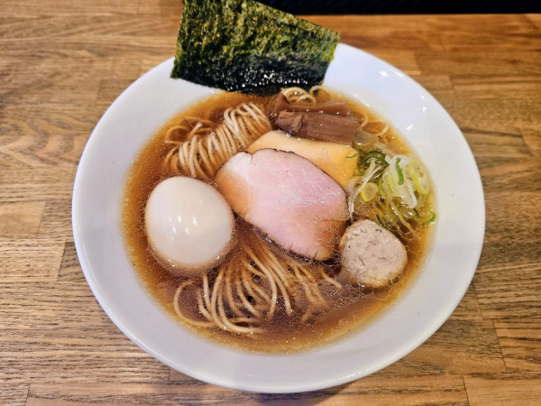 「味玉地鶏醤油そば」@自家製麺 純の写真