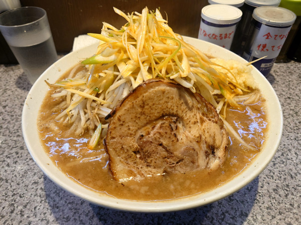 「【限定】味噌郎 大盛り  炒め野菜✖️2  ニンニク」@ラーメン宮郎の写真