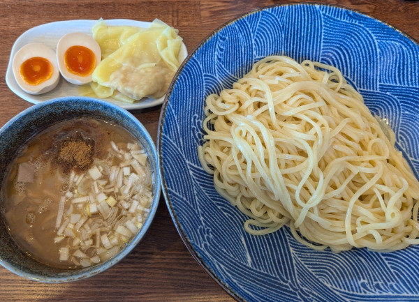 「味玉ワンタン濃厚鶏白湯つけ麺（1350円）」@中華そば みずちの写真