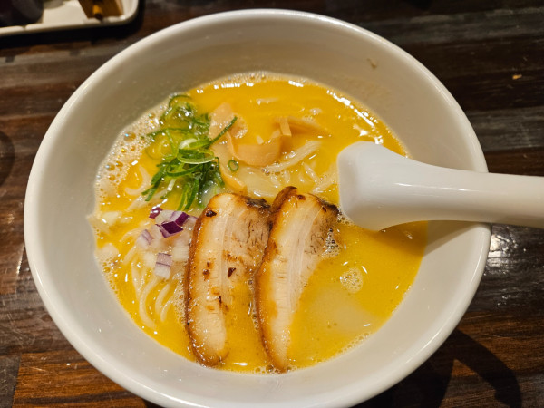 「濃厚真鯛らぁ麺塩」@麺屋もりとの写真