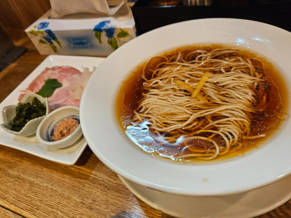 「追い込み鰹そば醤油」@麺と向かって鰹の写真