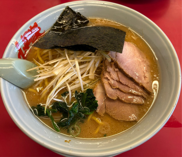 「醤油ネギチャーシュー麺中盛」@山岡家 狭山店の写真