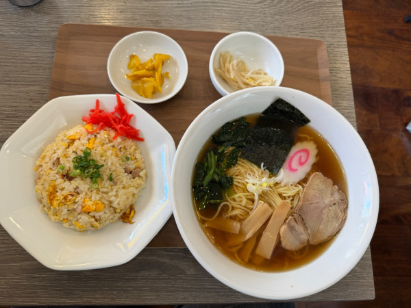 「中華ラーメン.半チャーハンセット1180円」@たかまるの写真