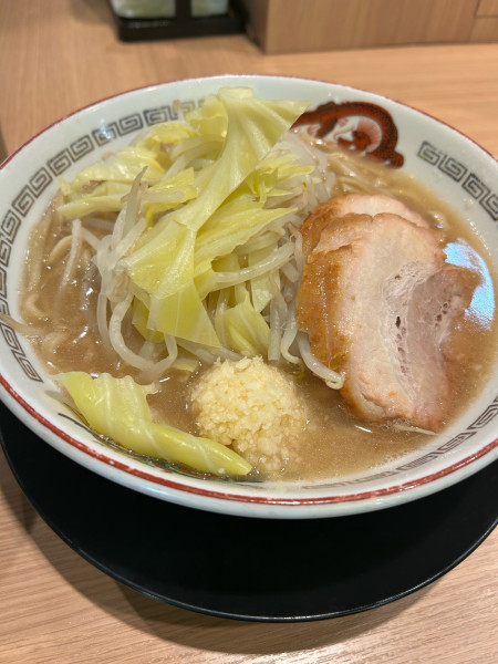 「小ラーメン　生卵」@ラーメン豚山 吉祥寺店の写真