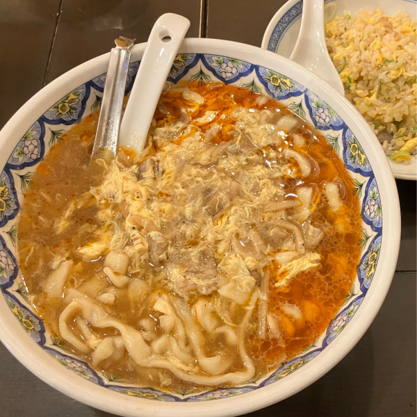「スーラータンメン、ランチ炒飯セット1390円他」@中国ラーメン 揚州商人 イオンレイクタウンmori店の写真